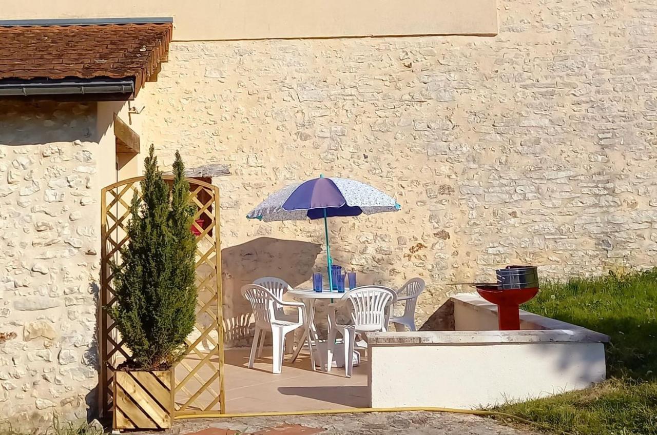 Gites Le Clos De Lamie Avec 2 Piscines Privees Fossemagne Exterior photo